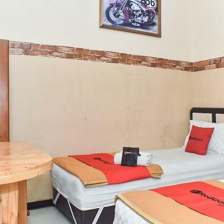 Reddoorz At Omah Wetan Sawojajar Malang Hotel Kültér fotó