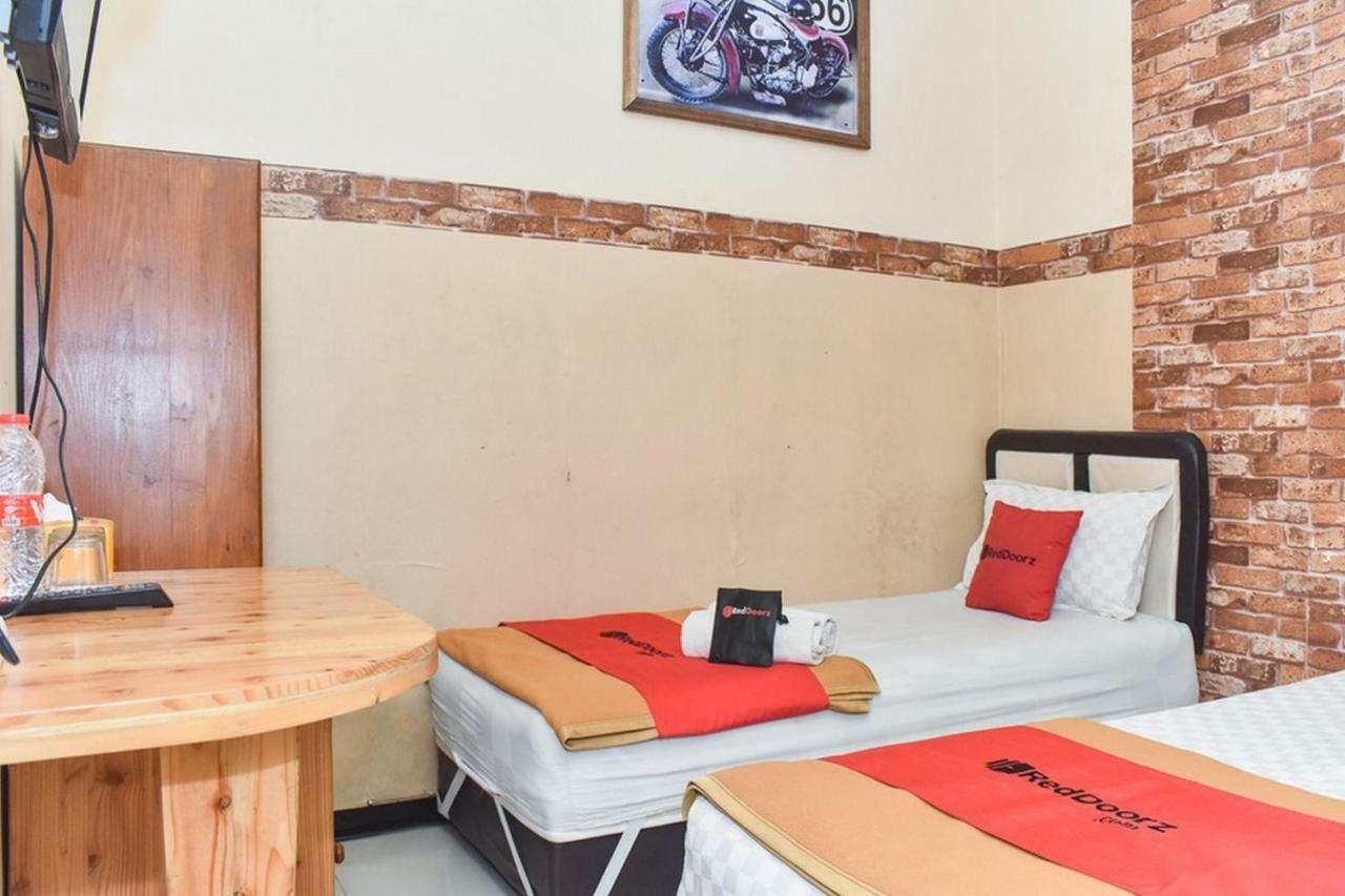 Reddoorz At Omah Wetan Sawojajar Malang Hotel Kültér fotó